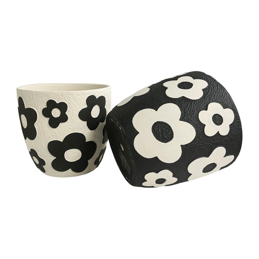 Set 2 Assorted Monochrome Flower Planters w Hole + Plug 17cm - Image 2