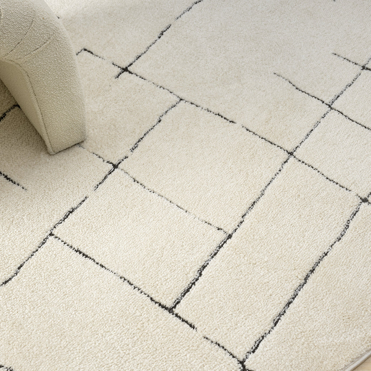 Admire 670 Vanilla Contemporary Round Rug
