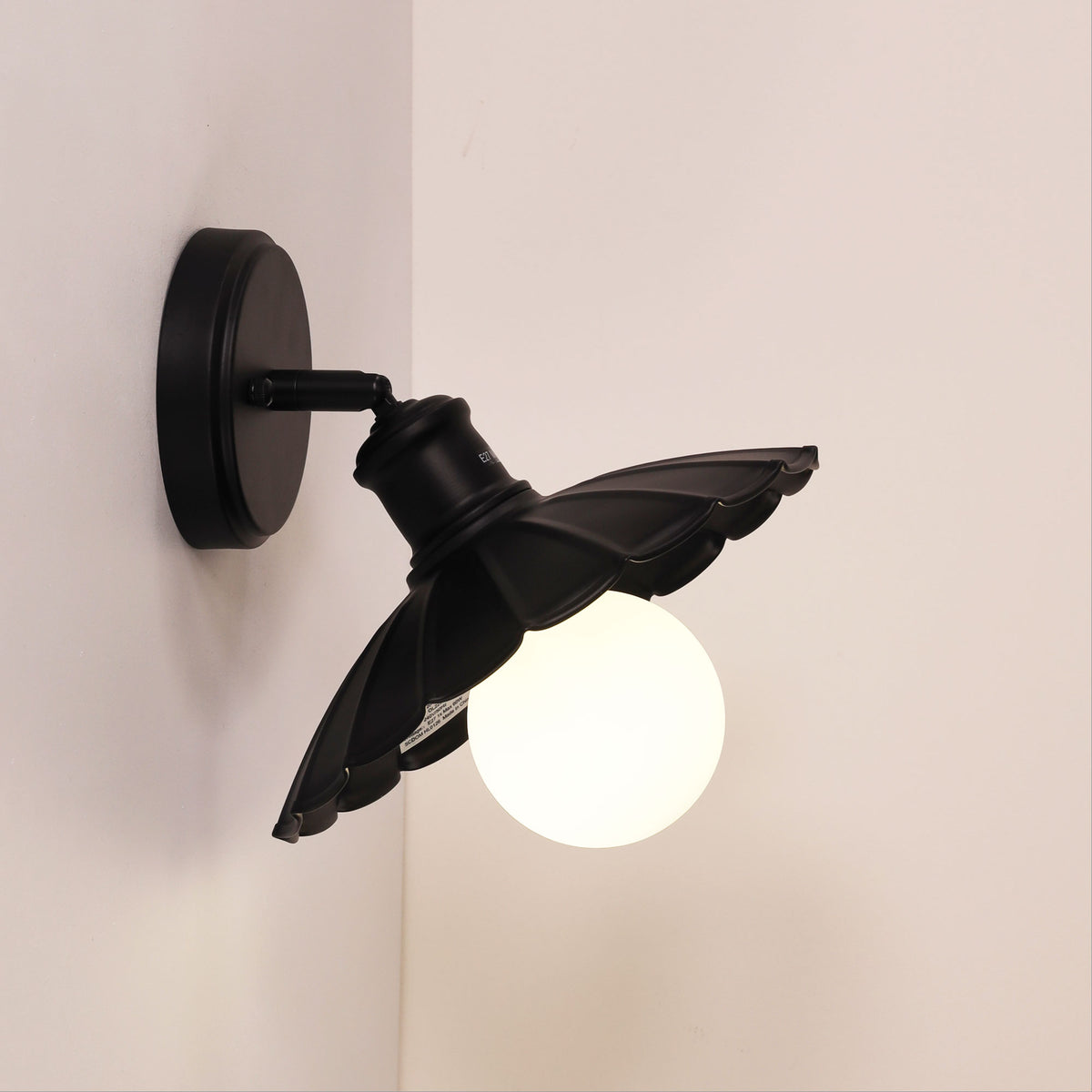 25cm Pleated Metal Shade - Brolli.25 Black