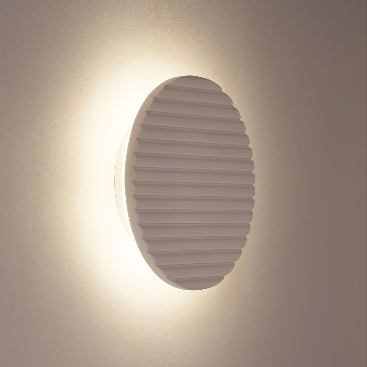 Tri-Colour LED Wall Light - Dot.20 Scalloped Plaster
