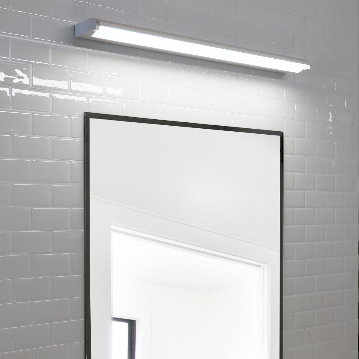 60cm Tricolour LED Vanity Light - Mode.60 Cts