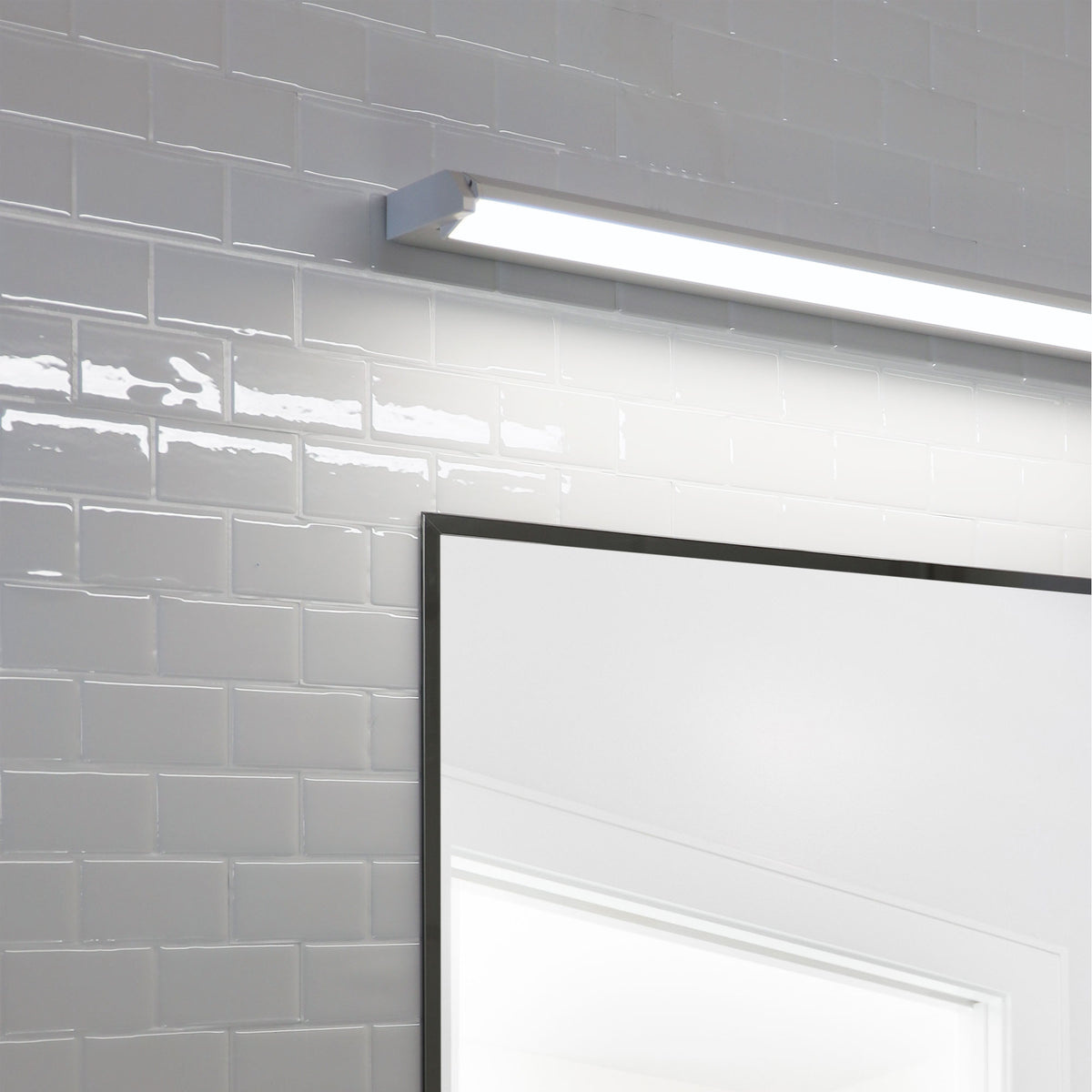90cm Tricolour LED Vanity Light - Mode.90 Cts