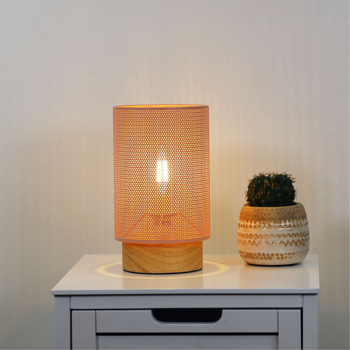 Mesh Bedside Lamp in Pink - Lenny Pink