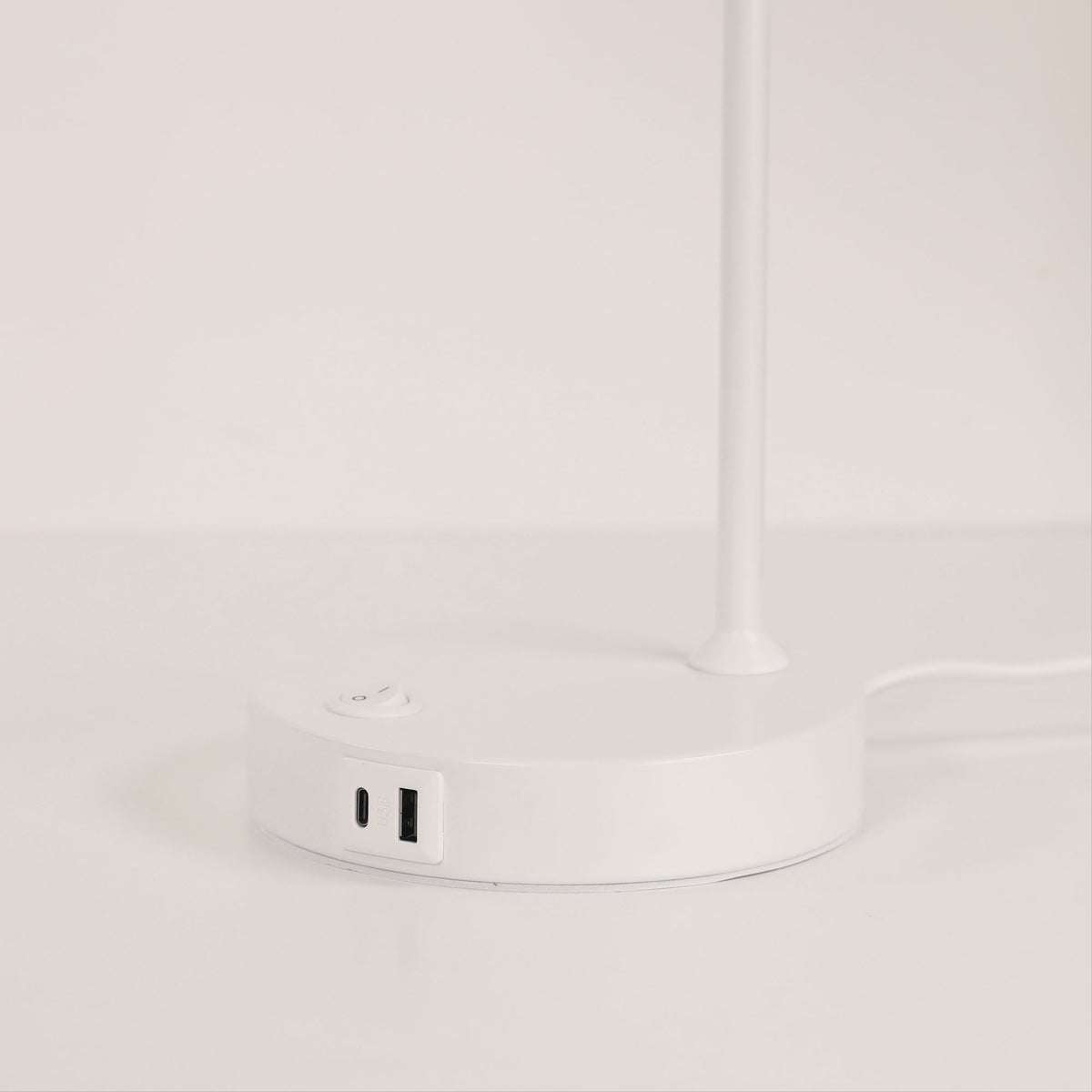 Metal Desk Lamp with USB A+C Socket - Henk Plus White