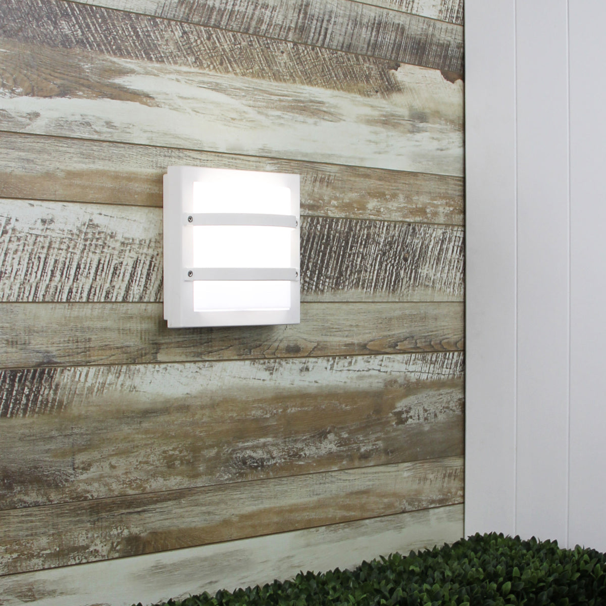 IP65 Premium Outdoor Bulkhead 24x24cm - Largo White