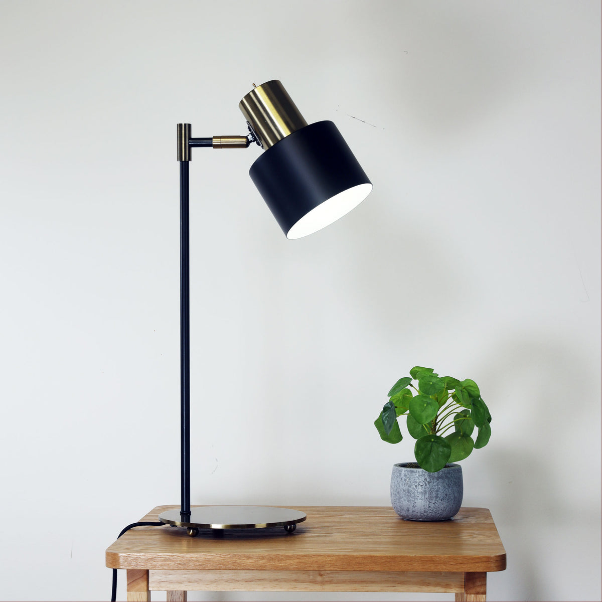 Mid-Century Task Lamp Black and Antique Brass - Ari Desk Lamp Ab