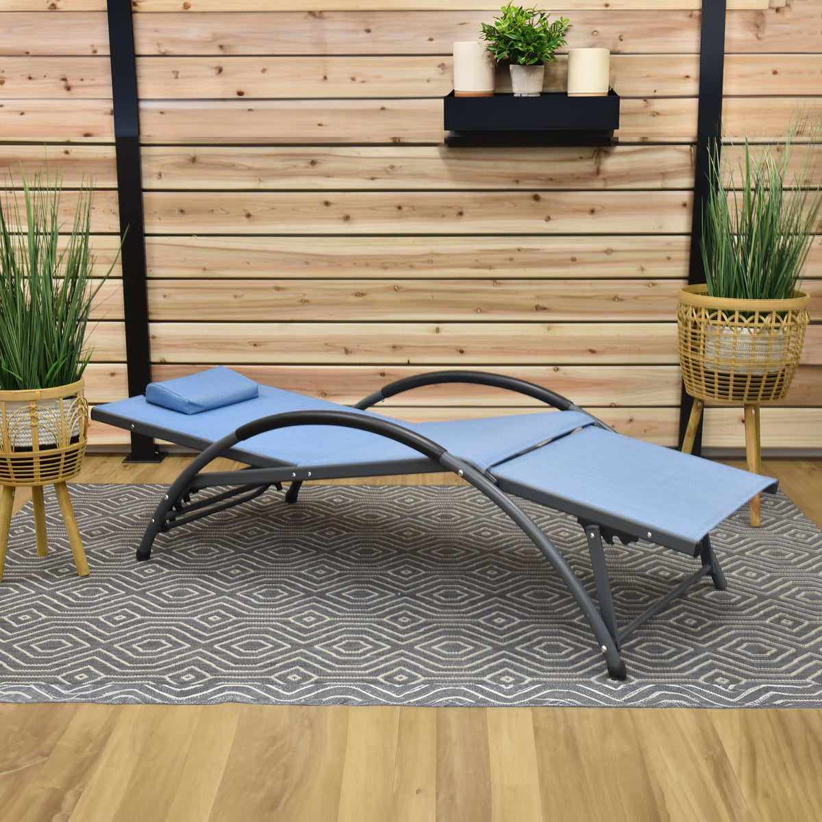 Vivere Dockside Phifer & Aluminum Sun Lounger - Cape Cod