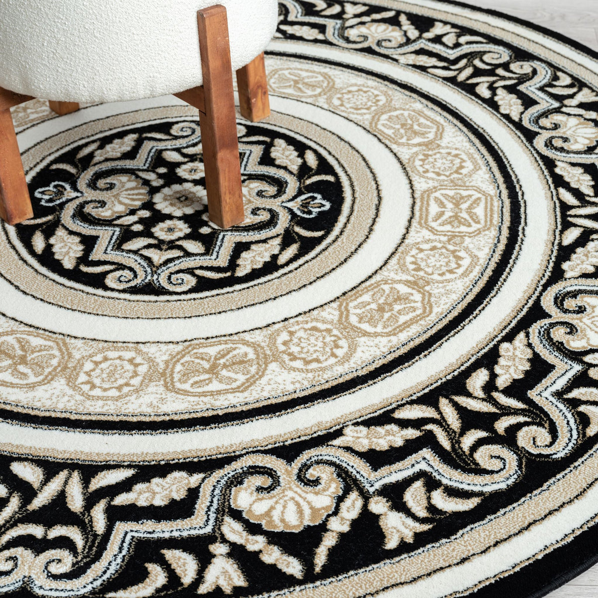 Royal 523 Black Traditional, Classic Round Rug