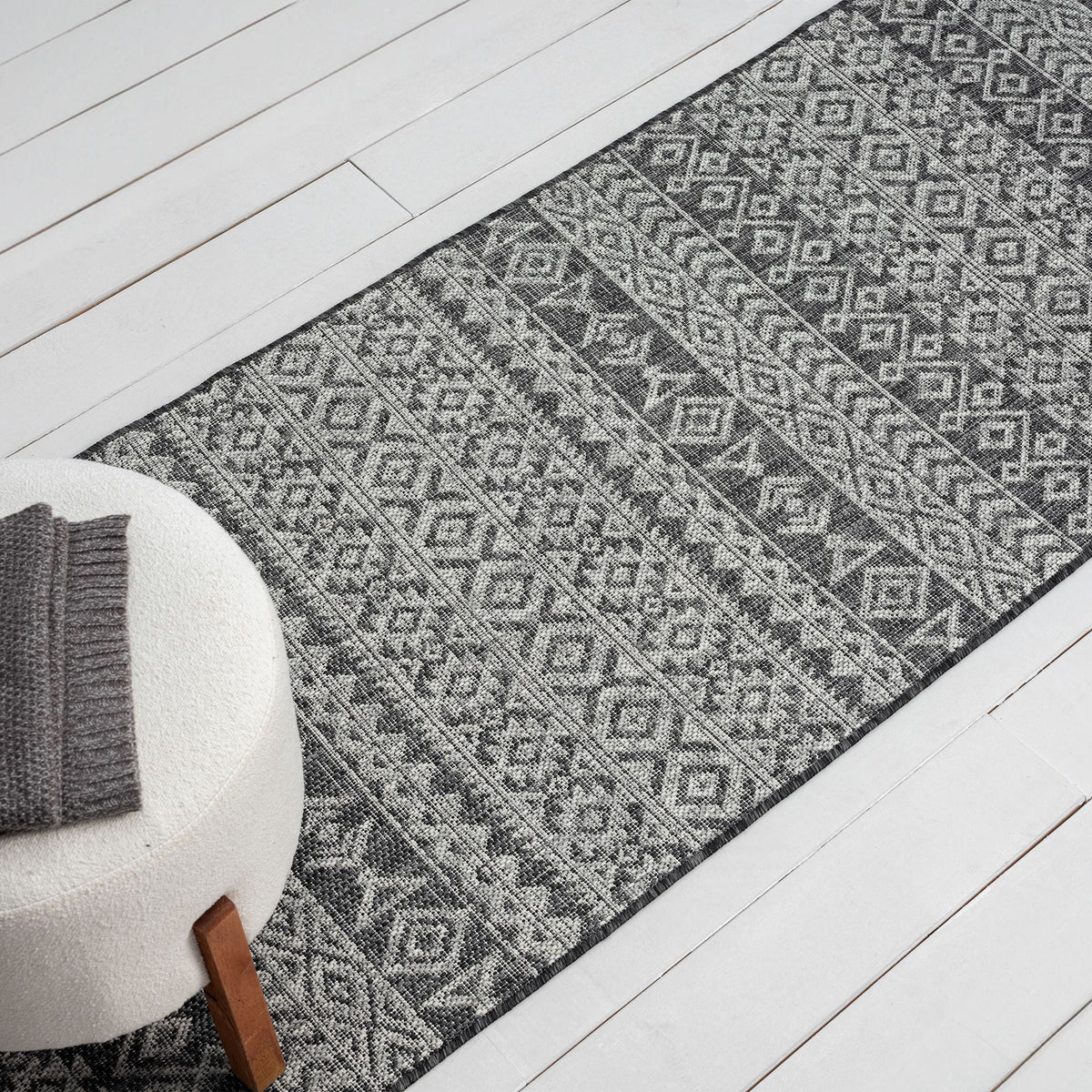 Alfresco 421 Charcoal Indoor Outdoor Indoor/Outdoor, Flatweave Hallway Runner