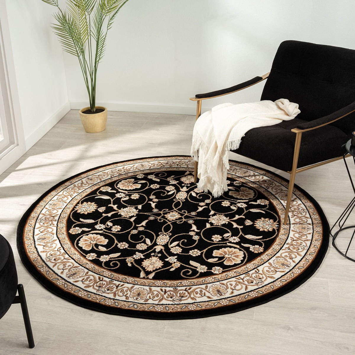 Estate 512 Black Traditional, Classic Round Rug